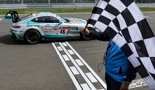 Klassensieg für Elia Erhart bei der 24h-Premiere des neuen Mercedes-AMG GT2